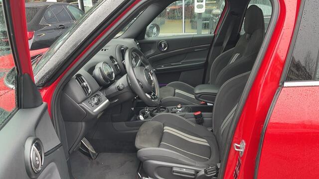 Mini COUNTRYMAN Cooper S Glazen panoramadak / JCW Pakket / 19'' / LED-koplampen met uitgebreide functies / Klasse 3 Alarm / Navigatie