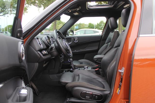 Mini COUNTRYMAN Mini 2.0 Cooper S E ALL4 Chili / Panoramadak / Camera / Head-up / Leder / Keyless / 19'' / Navi. Proff / Stoelverwarming / Cruise Control