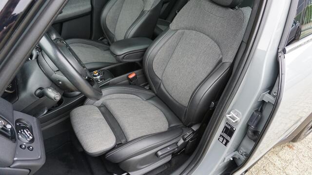 Mini COUNTRYMAN 1.5 136pk Automaat Cooper *Facelift* Pano.Dak LED Sportstoelen HUD Virtual Cockpit *Black Optik* Moonwalk Grey Pearl NL auto!