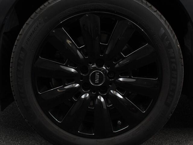 Mini COUNTRYMAN PHEV 2.0 Cooper S E ALL4 Classic | Navigatie | Parkeersensoren achter | Achteruitrij camera | Cruise Control | Airco | 17" Lichtmetalen Velgen | Dakrails | Verwarmde voorstoelen | LED