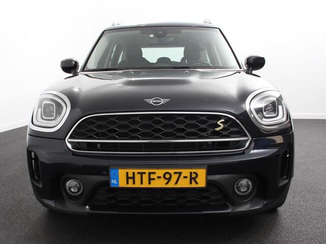 Mini COUNTRYMAN PHEV 2.0 Cooper S E ALL4 Classic | Navigatie | Parkeersensoren achter | Achteruitrij camera | Cruise Control | Airco | 17" Lichtmetalen Velgen | Dakrails | Verwarmde voorstoelen | LED