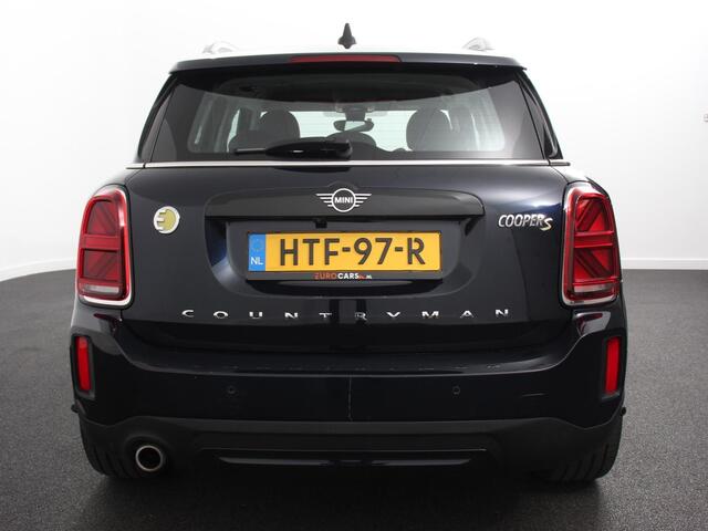 Mini COUNTRYMAN PHEV 2.0 Cooper S E ALL4 Classic | Navigatie | Parkeersensoren achter | Achteruitrij camera | Cruise Control | Airco | 17" Lichtmetalen Velgen | Dakrails | Verwarmde voorstoelen | LED
