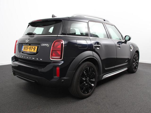 Mini COUNTRYMAN PHEV 2.0 Cooper S E ALL4 Classic | Navigatie | Parkeersensoren achter | Achteruitrij camera | Cruise Control | Airco | 17" Lichtmetalen Velgen | Dakrails | Verwarmde voorstoelen | LED