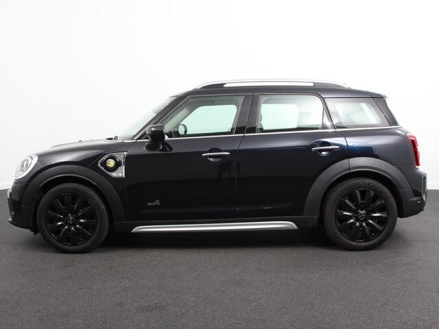 Mini COUNTRYMAN PHEV 2.0 Cooper S E ALL4 Classic | Navigatie | Parkeersensoren achter | Achteruitrij camera | Cruise Control | Airco | 17" Lichtmetalen Velgen | Dakrails | Verwarmde voorstoelen | LED