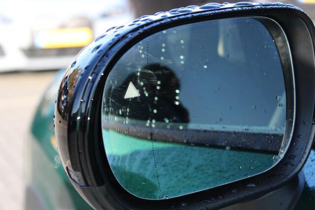 Mini COUNTRYMAN Classic Automaat / Panoramadak / Trekhaak / JCW Sportstoel / Comfort Access / Stuurverwarming / LED / Parking Assistant Plus / Head-Up / Harman Kardon