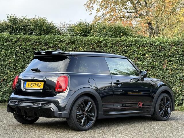 Mini John Cooper Works 3-deurs 1.5 | Panorama. | JCW | Driving Ass. | Apple CP | Piano Black Pack | Stoelverw.