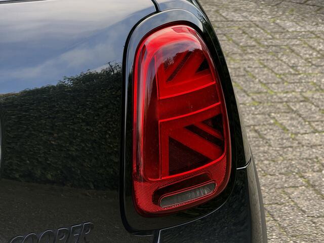 Mini John Cooper Works 3-deurs 1.5 | Panorama. | JCW | Driving Ass. | Apple CP | Piano Black Pack | Stoelverw.