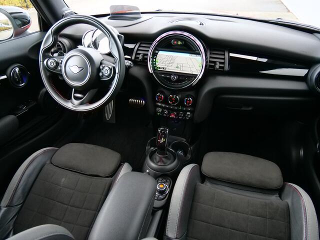 Mini John Cooper Works Mini 2.0 Chili 232 Pk Automaat DAB / Navigatie / 18 inch / Camera / Winterpakket