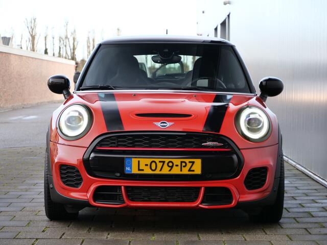 Mini John Cooper Works Mini 2.0 Chili 232 Pk Automaat DAB / Navigatie / 18 inch / Camera / Winterpakket