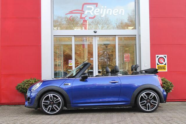 Mini John Cooper Works Mini Cabrio 1.5 136PK JCW | JOHN COOPER WORKS PAKKET | SPORTSTOELEN MET LEDEREN BEKLEDING EN STOELVERWARMING | NAVIGATIE | KEYLESS ENTRY / START | APPLE CARPLAY | PARKEERSENSOREN VOOR EN ACHTER | LED KOPLAMPEN | UNION JACK LED ACHTERLICHTEN | CLIMATE CON