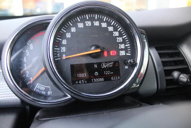 Mini John Cooper Works Mini Cabrio 1.5 136PK JCW | JOHN COOPER WORKS PAKKET | SPORTSTOELEN MET LEDEREN BEKLEDING EN STOELVERWARMING | NAVIGATIE | KEYLESS ENTRY / START | APPLE CARPLAY | PARKEERSENSOREN VOOR EN ACHTER | LED KOPLAMPEN | UNION JACK LED ACHTERLICHTEN | CLIMATE CON