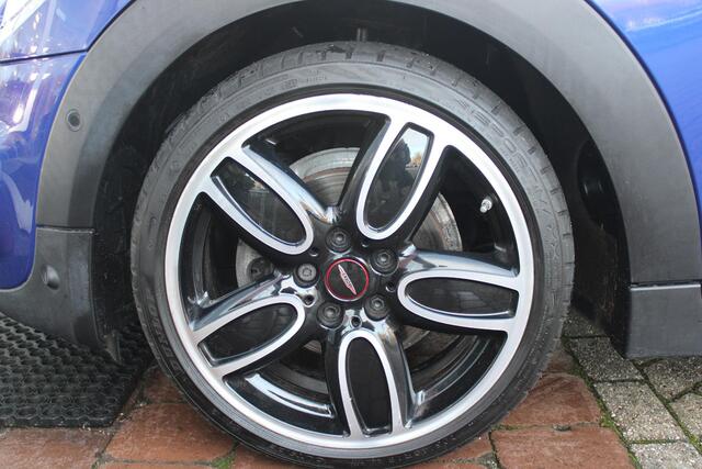 Mini John Cooper Works Mini Cabrio 1.5 136PK JCW | JOHN COOPER WORKS PAKKET | SPORTSTOELEN MET LEDEREN BEKLEDING EN STOELVERWARMING | NAVIGATIE | KEYLESS ENTRY / START | APPLE CARPLAY | PARKEERSENSOREN VOOR EN ACHTER | LED KOPLAMPEN | UNION JACK LED ACHTERLICHTEN | CLIMATE CON