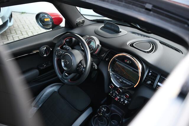 Mini John Cooper Works Hatchback Chili Automaat / Panoramadak / Achteruitrijcamera / JCW Sportstoelen / Head-Up / Adaptieve LED / Comfort Access / Active Cruise Control