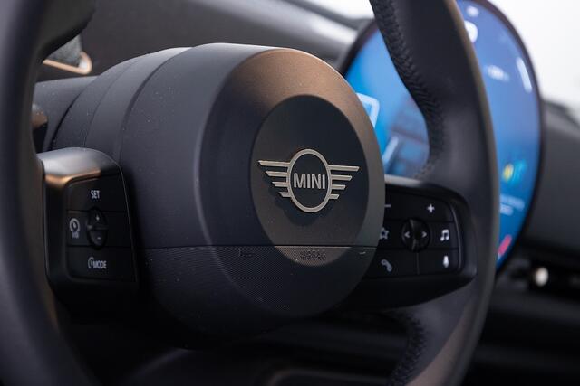 Mini MINI Aceman E Essential 42.5 kWh | CAMERA | NAVI | ECC *HEMELVAART OPEN v.a 11u tot 17u*