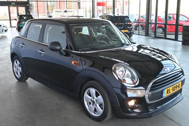 Mini ONE Mini 1.5 Business Airco Cruise control Navigatie Licht metaal Inruil mogelijk