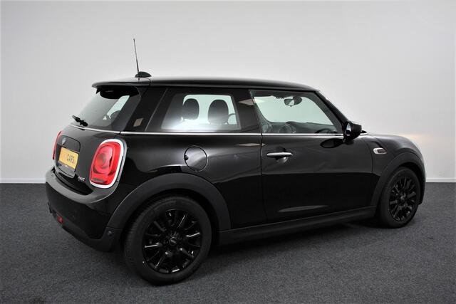 Mini ONE Mini 1.5 Automaat Blackyard | Parkeer sensoren | Airco | Verwarmbare voorstoelen | Lichtmetalen velgen 16" black