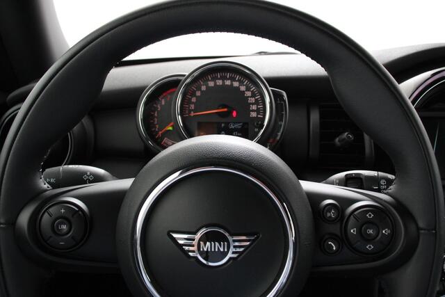 Mini ONE Mini 1.5 Automaat Blackyard | Parkeer sensoren | Airco | Verwarmbare voorstoelen | Lichtmetalen velgen 16" black