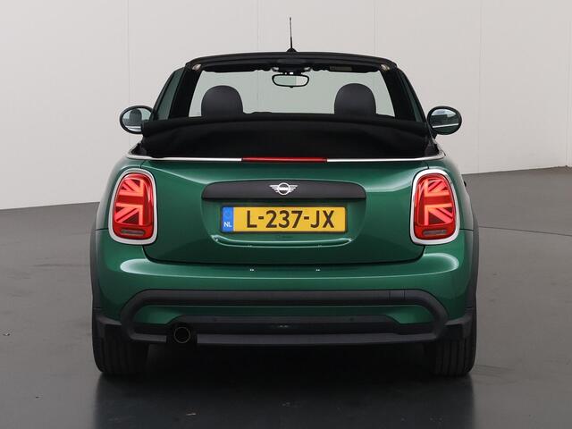 Mini ONE Mini Cabrio 1.5 Classic | LED | DAB | Mini Visueel Boost | Sportstoelen | Zicht-Pakket | Connected Navigation | PDC |