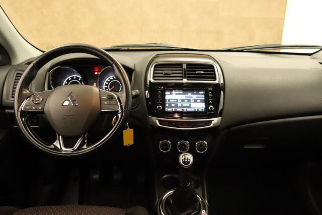 Mitsubishi ASX 1.6 Cleartec Intense CRUISE CONTROL - CLIMATE CONTROL - ELEKTRISCHE RAMEN VOOR + ACHTER - BLUETOOTH TELEFOONVOORBEREIDING - ELEKTRISCHE SPIEGELS - CAMERA - LICHTMETALEN VELGEN 18 INCH - STOELVERWARMING