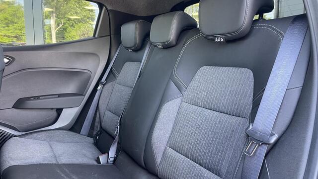 Mitsubishi COLT 1.6 HEV First Edition