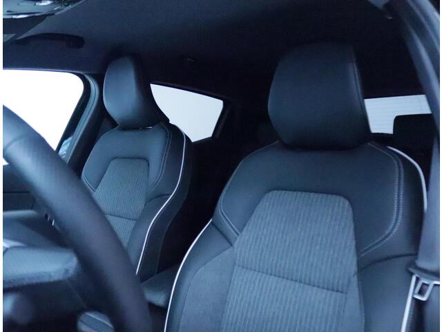 Mitsubishi COLT 1.6 HEV First Edition Clima/Navi/Stoelverwarming