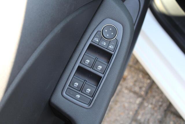 Mitsubishi COLT 1.0T MT Intense Cruise/Climate control, 16"LM velgen, Camera, Apple carplay/Android auto, Parkeersensoren V+A