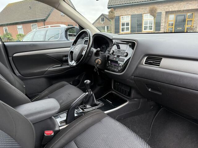 Mitsubishi OUTLANDER 2.0 CLIMATE/PDC/LMV/TREKHAAK