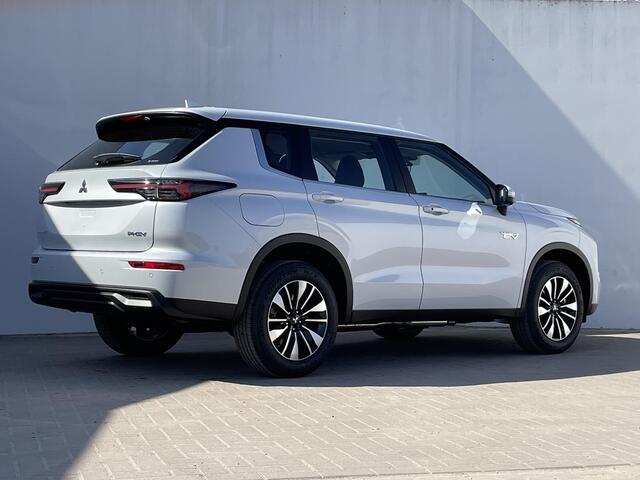 Mitsubishi OUTLANDER 2.4 PHEV Pure / Nieuw Model 2025 / ¤1000,- Early Buyer Bonus / Elektrische Range 86 KM WLTP / 1600KG Trekgewicht / 8 Jaar Fabrieksgarantie