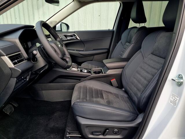 Mitsubishi OUTLANDER 2.4 PHEV Intense / Nieuw Model 2025 / ¤1000,- Early Buyer Bonus / Elektrische Range 86KM WLTP / 1600KG Trekgewicht / 8 Jaar Fabrieksgarantie