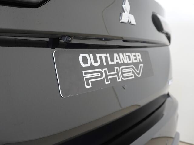 Mitsubishi OUTLANDER 2.4 PHEV First Edition | Head up | 20 inch | Direct leverbaar | 8 jaar garantie | Rijklaarprijs