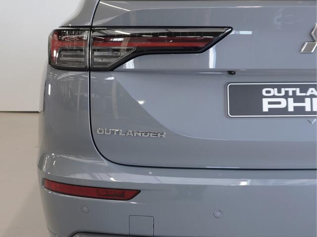 Mitsubishi OUTLANDER 2.4 PHEV First Edition | Head up | 20 inch | Direct leverbaar | 8 jaar garantie | Rijklaarprijs