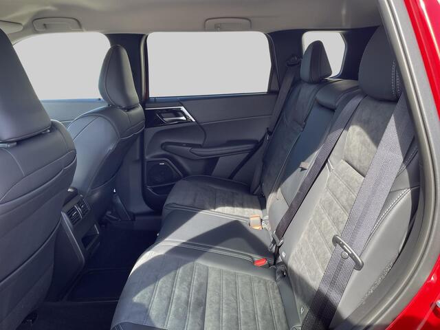 Mitsubishi OUTLANDER 2.4 PHEV First Edition Van ¤ 58.395,- voor ¤ 56.330,-