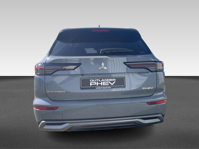 Mitsubishi OUTLANDER 2.4 PHEV First Edition Van ¤ 58.395,- voor ¤ 56.330,-
