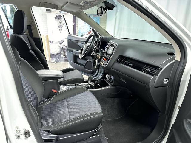 Mitsubishi OUTLANDER 2.0 Connect Pro Automaat | Navi