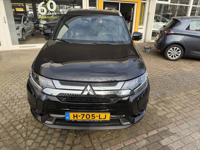 Mitsubishi OUTLANDER 2.4 PHEV Instyle NAVIGATIE CAMARA AIRCO ECC TREKHAAK LICHTM.VELGEN PARKERSENSOREN