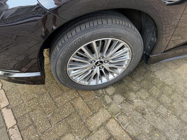 Mitsubishi OUTLANDER 2.4 PHEV Instyle NAVIGATIE CAMARA AIRCO ECC TREKHAAK LICHTM.VELGEN PARKERSENSOREN