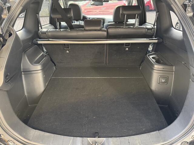 Mitsubishi OUTLANDER 2.4 PHEV Instyle NAVIGATIE CAMARA AIRCO ECC TREKHAAK LICHTM.VELGEN PARKERSENSOREN