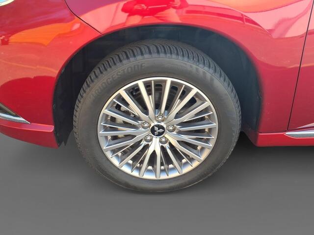 Mitsubishi OUTLANDER 2.4 PHEV Intense+ | LMV | 1500 kg Trekgewicht | Camera | Clima |