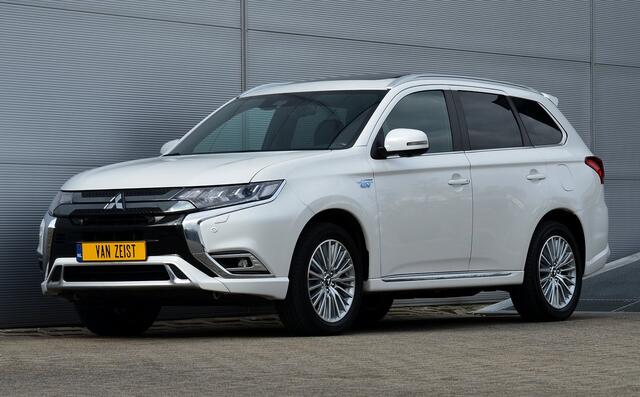Mitsubishi OUTLANDER PHEV 2.4 INSTYLE 4WD | PLUG IN HYBRID | V2G | FULL OPTIONS | SCHUIFDAK | ADAPTIEF CRUISE | FABRIEKSGARANTIE TOT 21-04-2029* | ALL IN RIJKLAARPRIJS