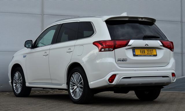 Mitsubishi OUTLANDER PHEV 2.4 INSTYLE 4WD | PLUG IN HYBRID | V2G | FULL OPTIONS | SCHUIFDAK | ADAPTIEF CRUISE | FABRIEKSGARANTIE TOT 21-04-2029* | ALL IN RIJKLAARPRIJS
