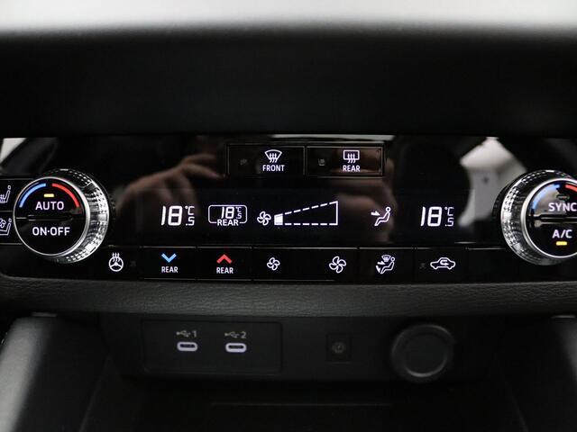 Mitsubishi OUTLANDER 2.4 PHEV Instyle Lederen bekleding | Navig | Rondomzicht Camera