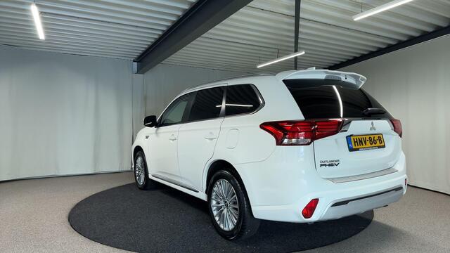 Mitsubishi OUTLANDER 2.4 PHEV Intense Automaat | Navi | Leder-alcantara bekleding