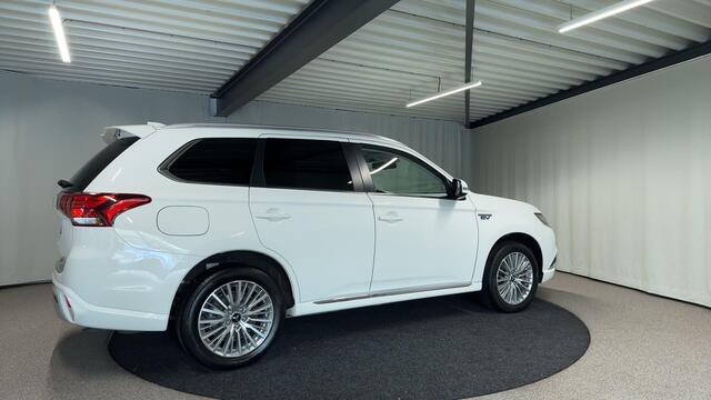 Mitsubishi OUTLANDER 2.4 PHEV Intense Automaat | Navi | Leder-alcantara bekleding