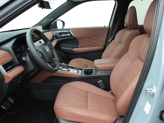 Mitsubishi OUTLANDER 2.4 PHEV Instyle+ / Lederen Bekleding / Stoelmassage / Stoelverwarming & Verkoeling / Yamaha Audio / 20" Lichtmetalen Velgen /