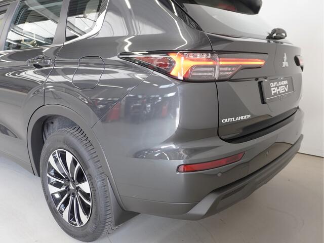 Mitsubishi OUTLANDER 2.4 PHEV Pure | 360 Camera | Standkachel | Navi | Clima | 8 jaar garantie!