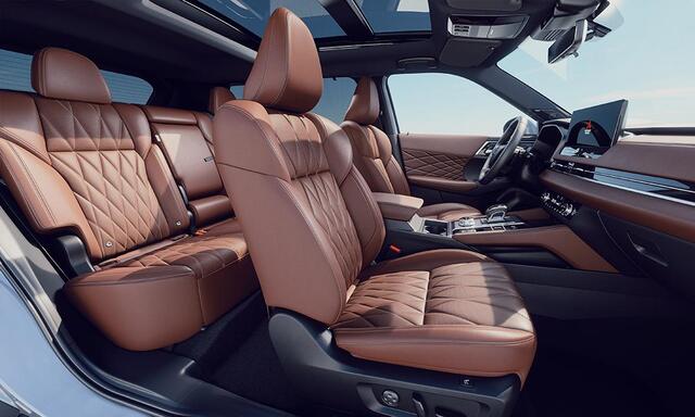 Mitsubishi OUTLANDER 2.4 PHEV Instyle+ / Groot glazen schuif-kanteldak / Lederen bekleding / HUD display / 1600KG Trekgewicht / Masage stoelen voor / 20" LMV / 8 Jaar fabrieks garantie /