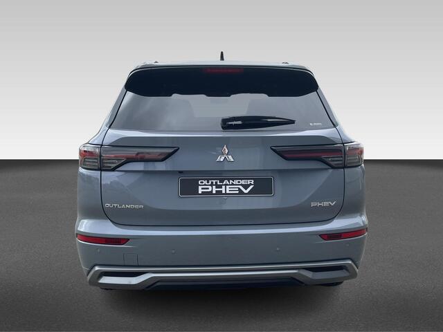 Mitsubishi OUTLANDER 2.4 PHEV Instyle+ Van ¤ 64.745,- voor ¤ 62.730,-