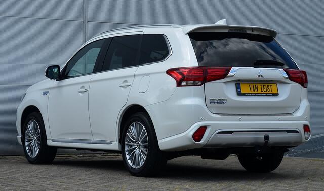 Mitsubishi OUTLANDER PHEV 2.4 INSTYLE 4WD | PLUG IN HYBRID | FULL OPTIONS | SCHUIFDAK | ADAPTIEF CRUISE | TREKHAAK 1500KG | FABRIEKSGARANTIE TOT 10-11-2029* | ALL IN RIJKLAARPRIJS