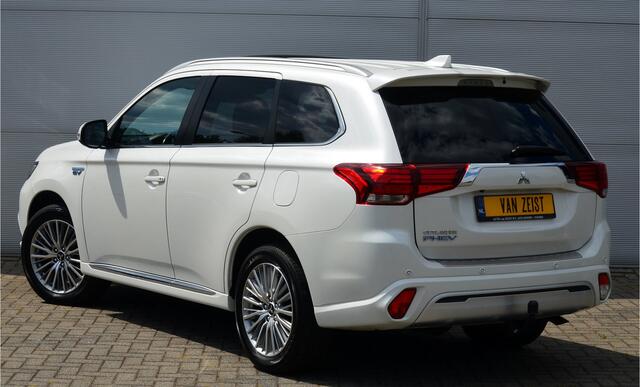 Mitsubishi OUTLANDER PHEV 2.4 INSTYLE 4WD | PLUG IN HYBRID | FULL OPTIONS | SCHUIFDAK | ADAPTIEF CRUISE | TREKHAAK 1500KG | FABRIEKSGARANTIE TOT 10-11-2029* | ALL IN RIJKLAARPRIJS
