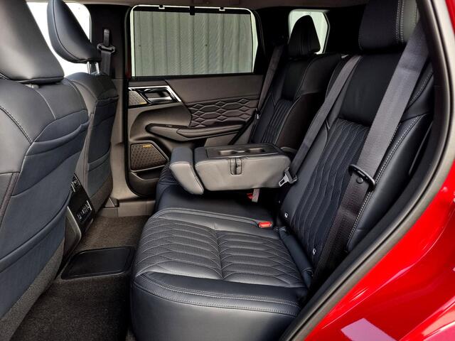 Mitsubishi OUTLANDER 2.4 PHEV Instyle / ¤3000,- Voordeel op nieuwprijs / Rijklaarprijs / Elektrische Range 86 KM WLTP / 1600 KG Trekgewicht / 8 Jaar fabrieksgarantie